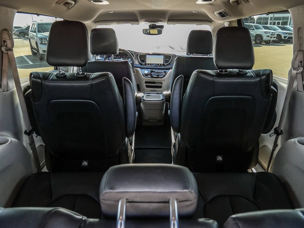 Used 2021 Chrysler Pacifica Touring-L FWD image 15