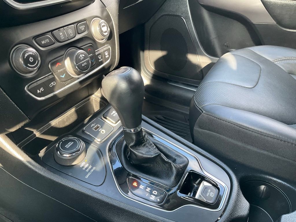 Used 2019 Jeep Cherokee Limited image 30