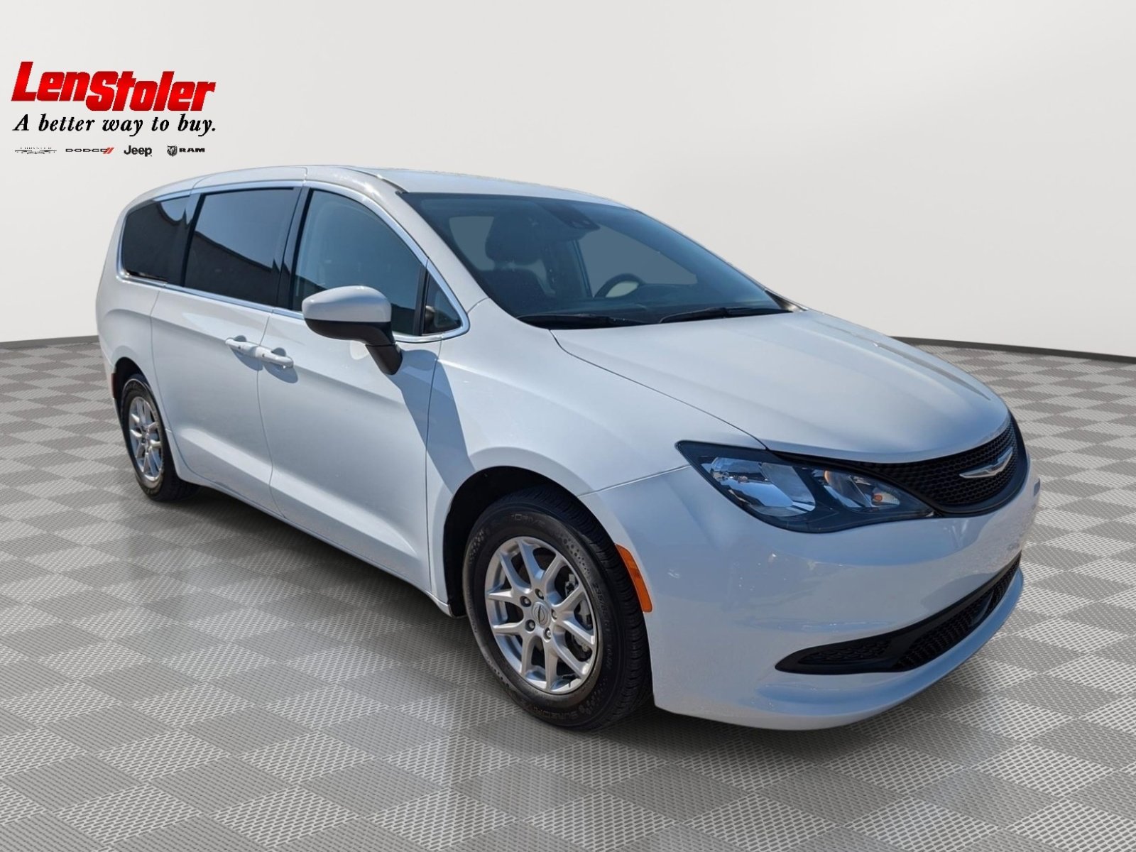 Used 2023 Chrysler Voyager LX image 7