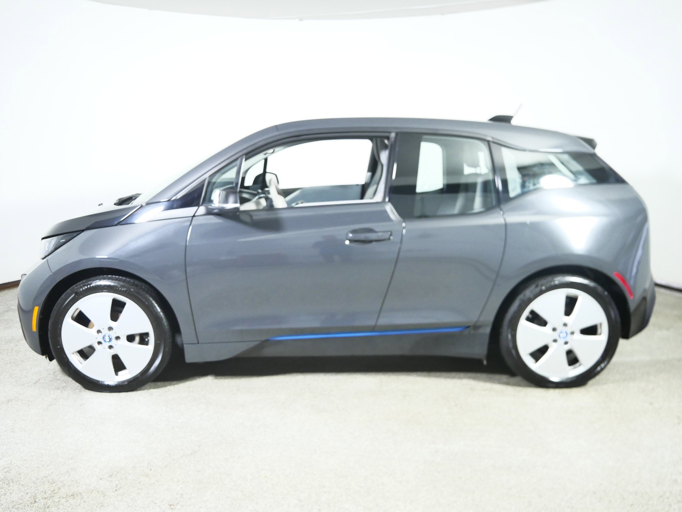 Used 2015 BMW i3 w/ Range Extender image 4