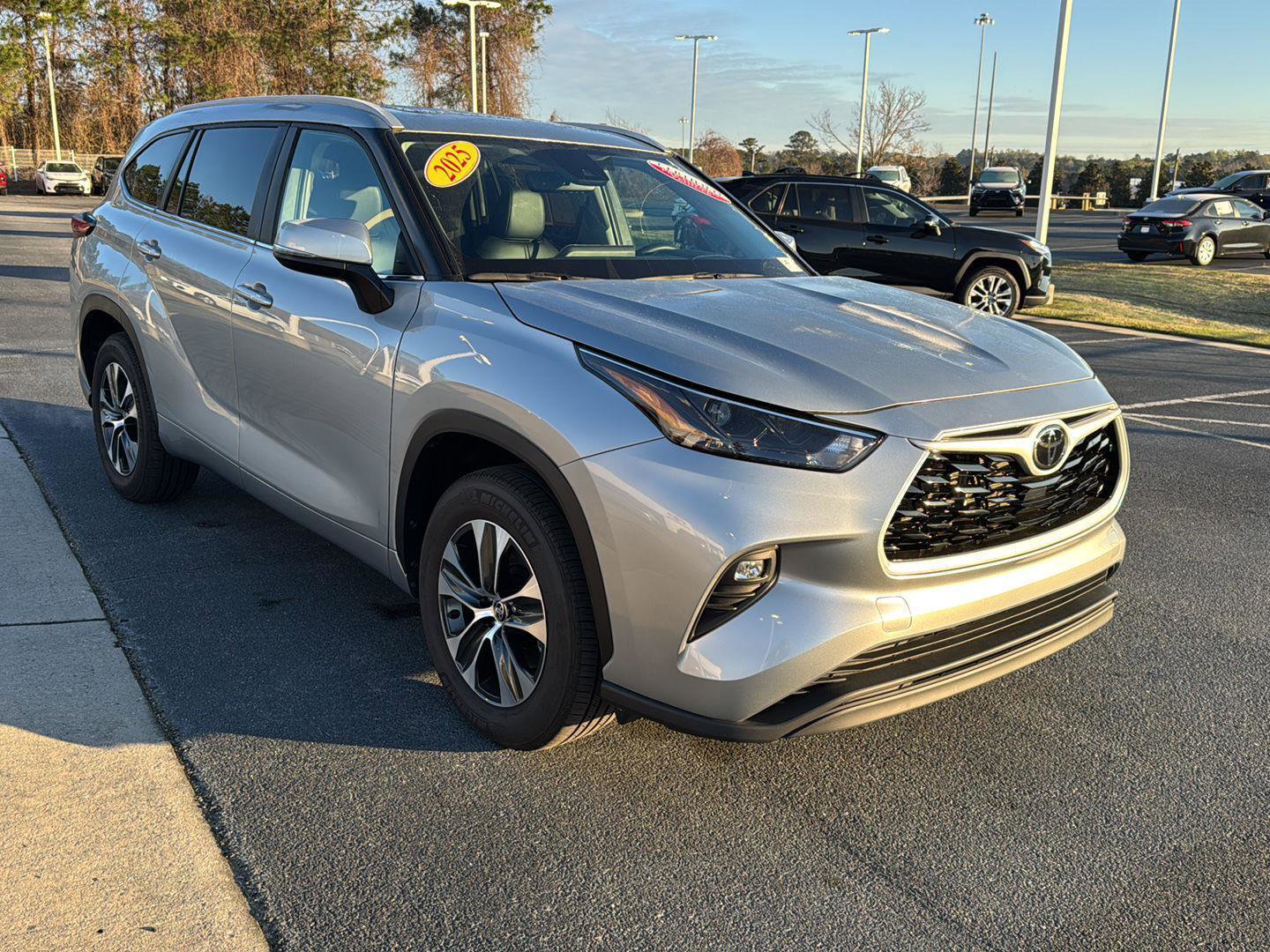 Certified 2025 Toyota Highlander XLE image 6