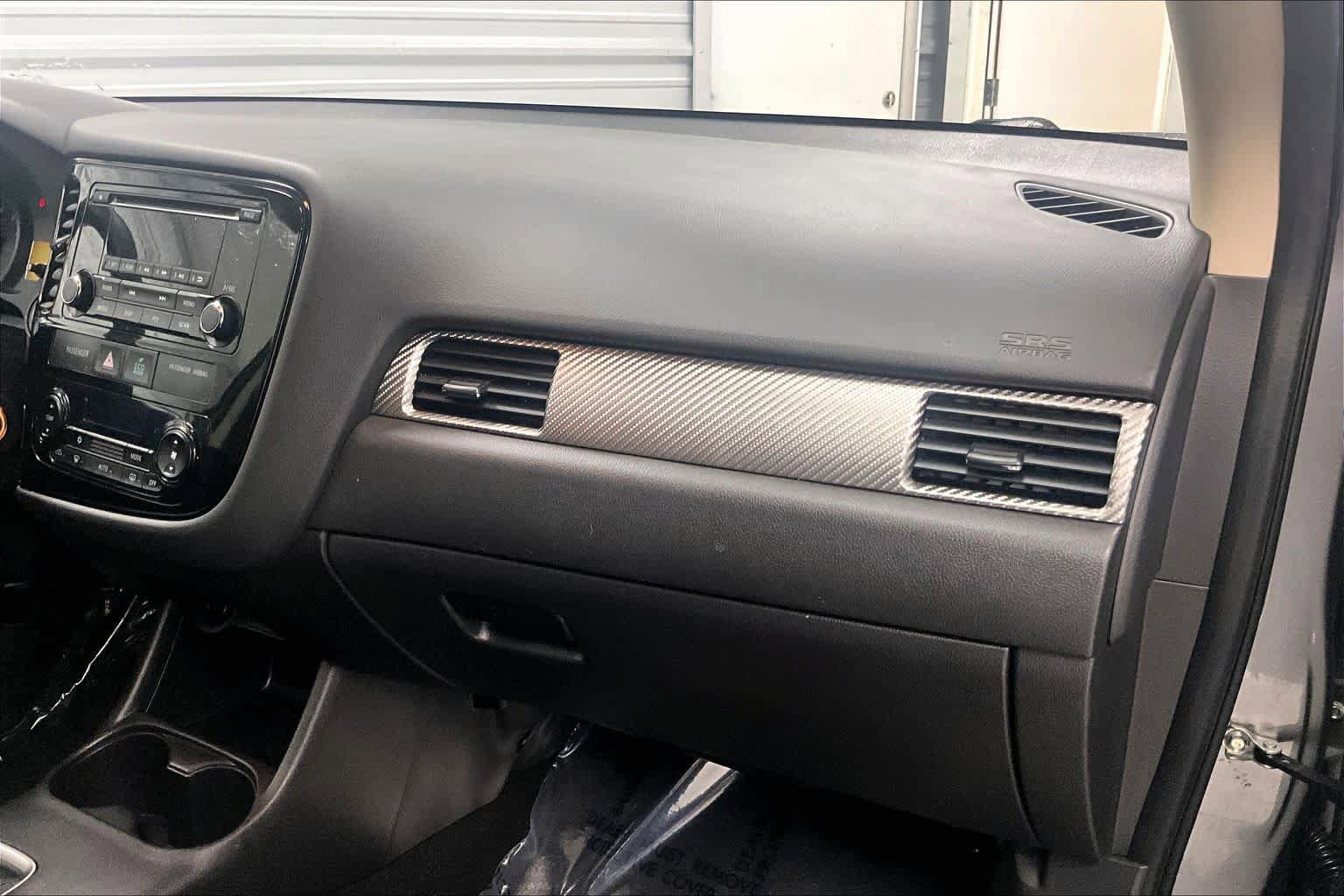 Used 2014 Mitsubishi Outlander ES image 19