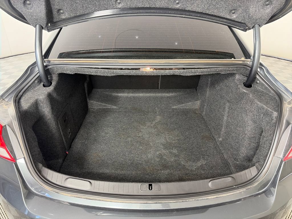 Used 2019 Chevrolet Impala LT FWD image 26