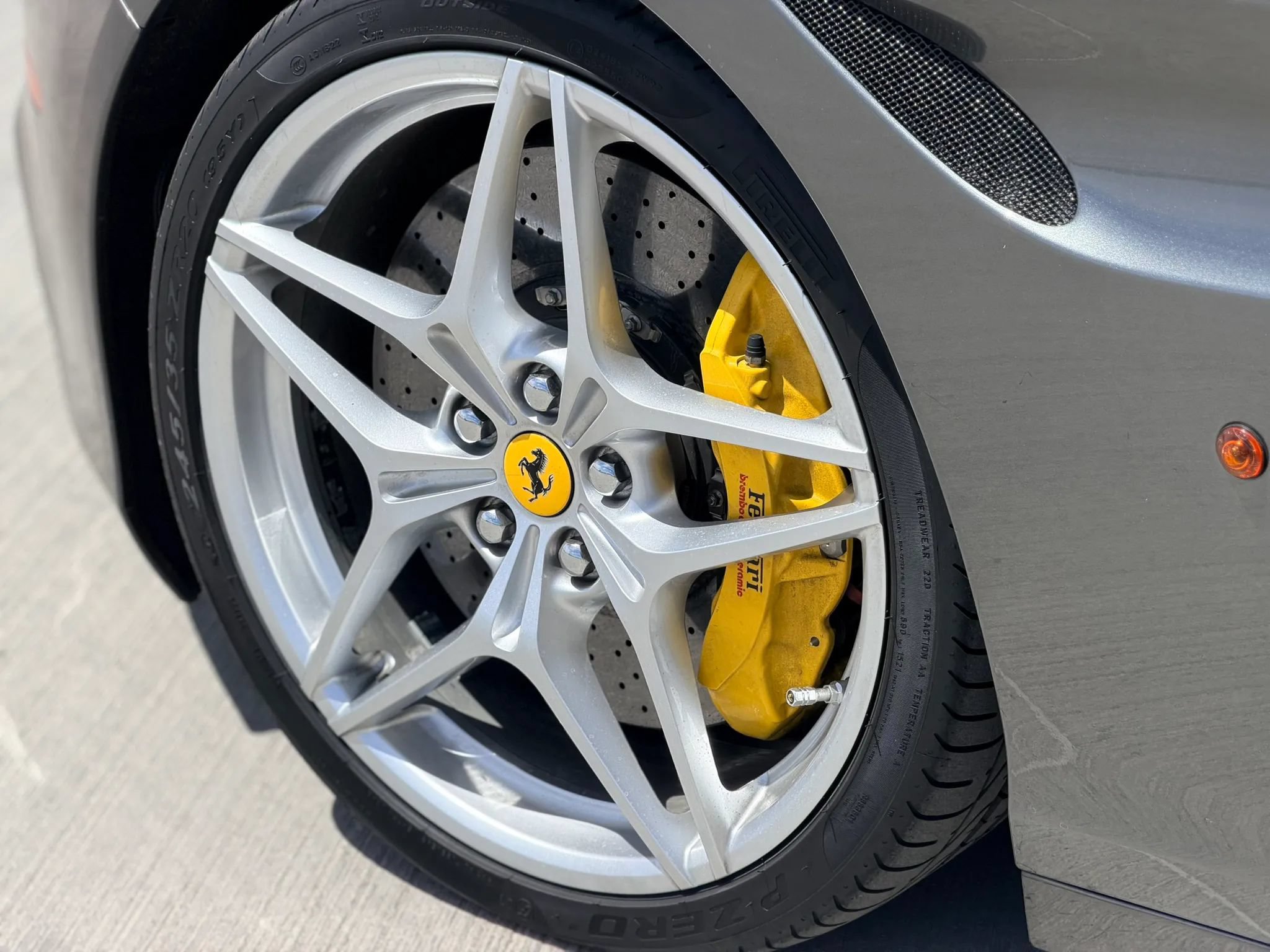 Used 2015 Ferrari California T RWD image 10