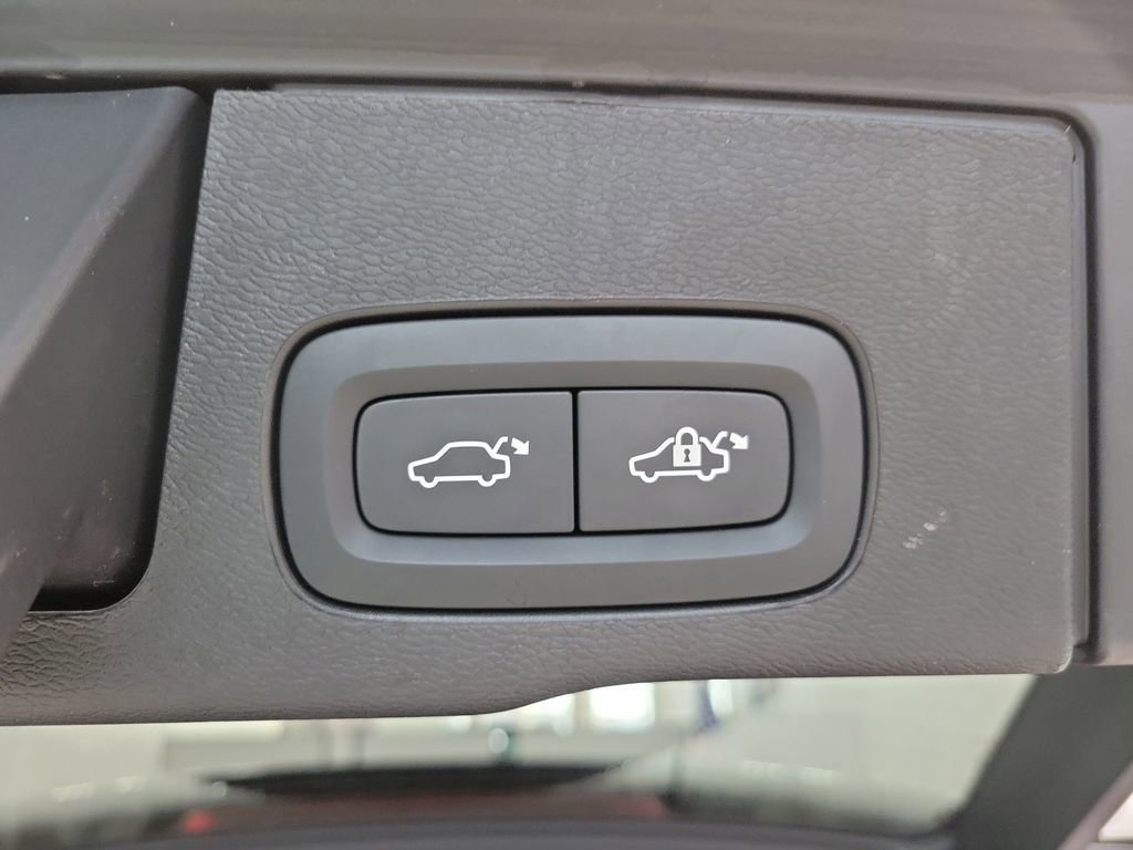 Used 2025 Volvo XC60 B5 Plus image 20