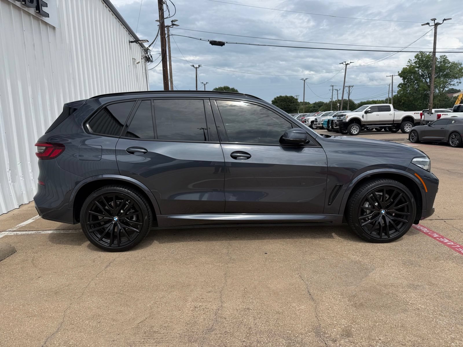 Used 2022 BMW X5 xDrive40i w/ M Sport Package AWD/4WD image 8