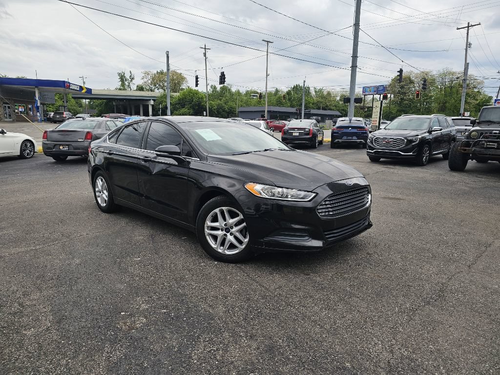 Used 2015 Ford Fusion SE FWD image 2