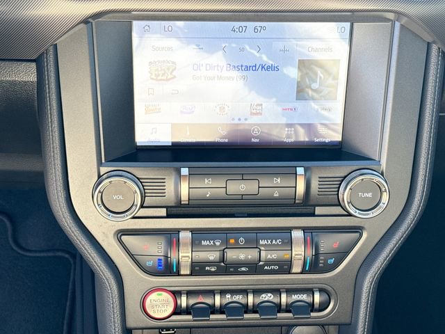 Used 2022 Ford Mustang Shelby GT500 w/ Technology Package image 16