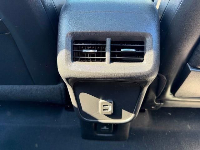 Used 2022 GMC Terrain SLT w/ Infotainment Package II AWD/4WD image 19