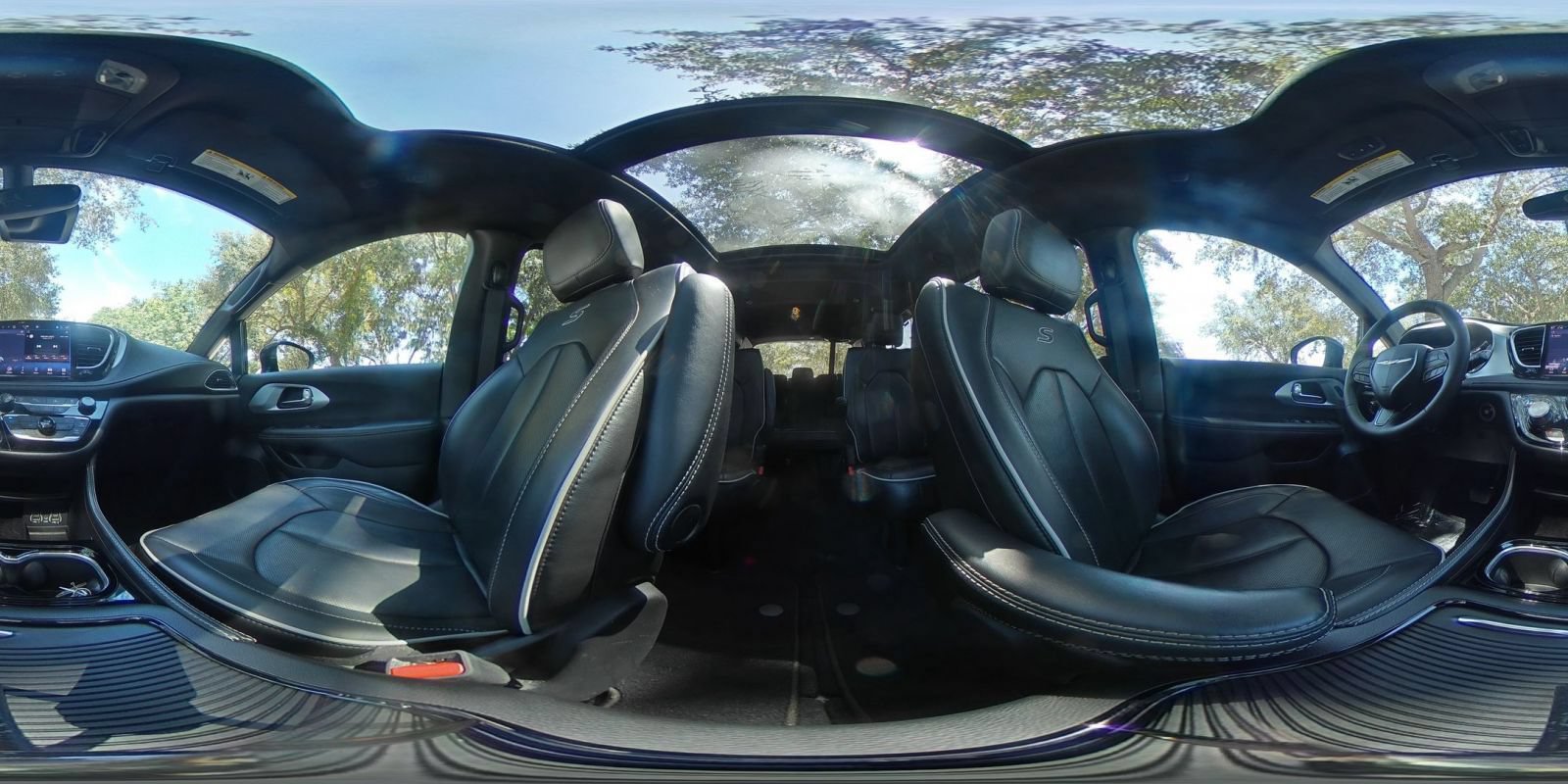 Used 2025 Chrysler Pacifica Limited FWD image 46