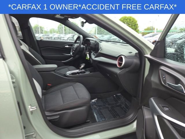 Used 2024 Chevrolet Trax RS w/ Sunroof Package FWD image 49