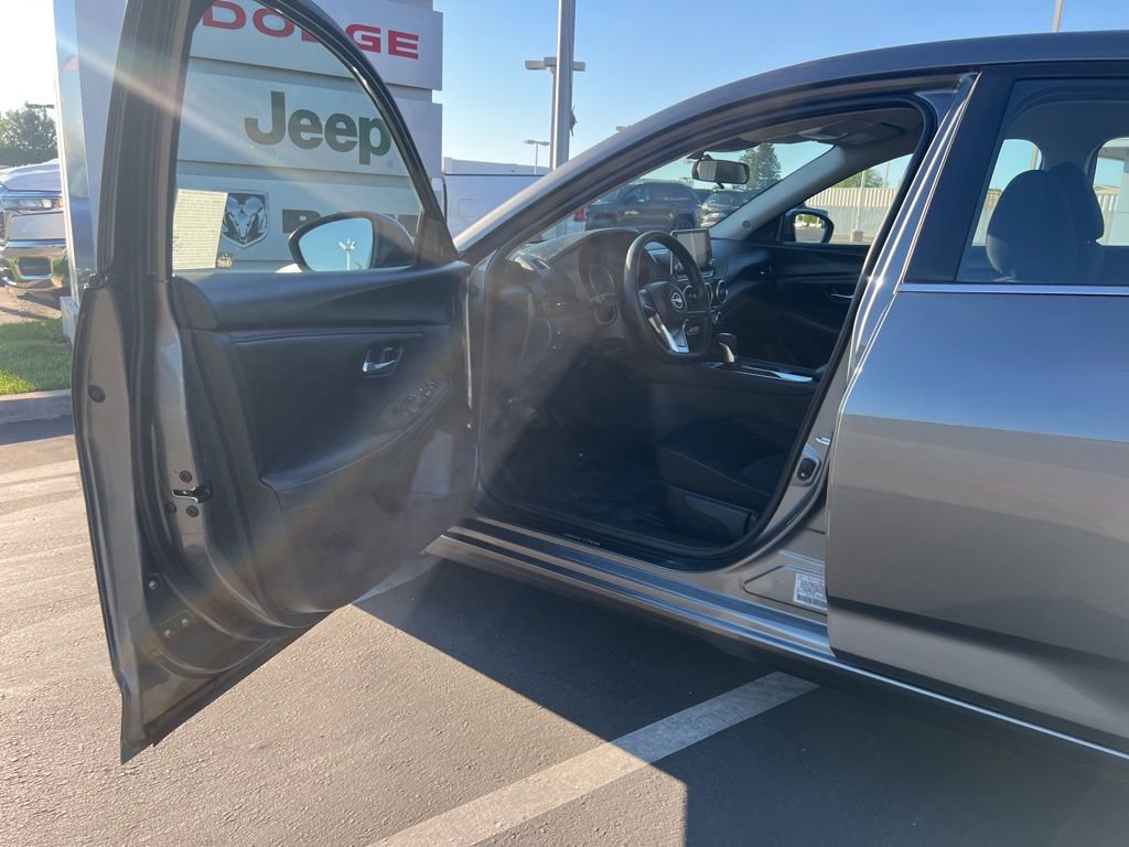 Used 2025 Nissan Sentra SV image 13