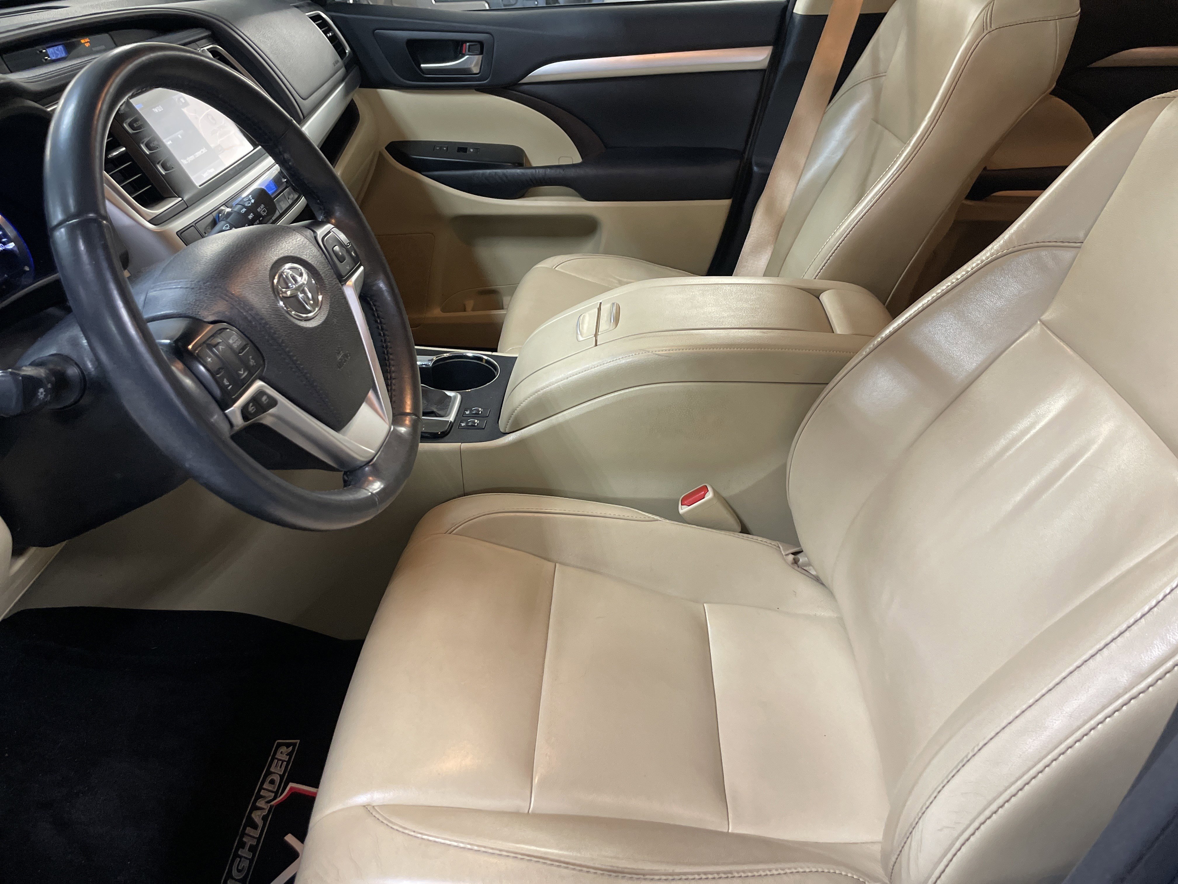 Used 2015 Toyota Highlander XLE FWD image 6