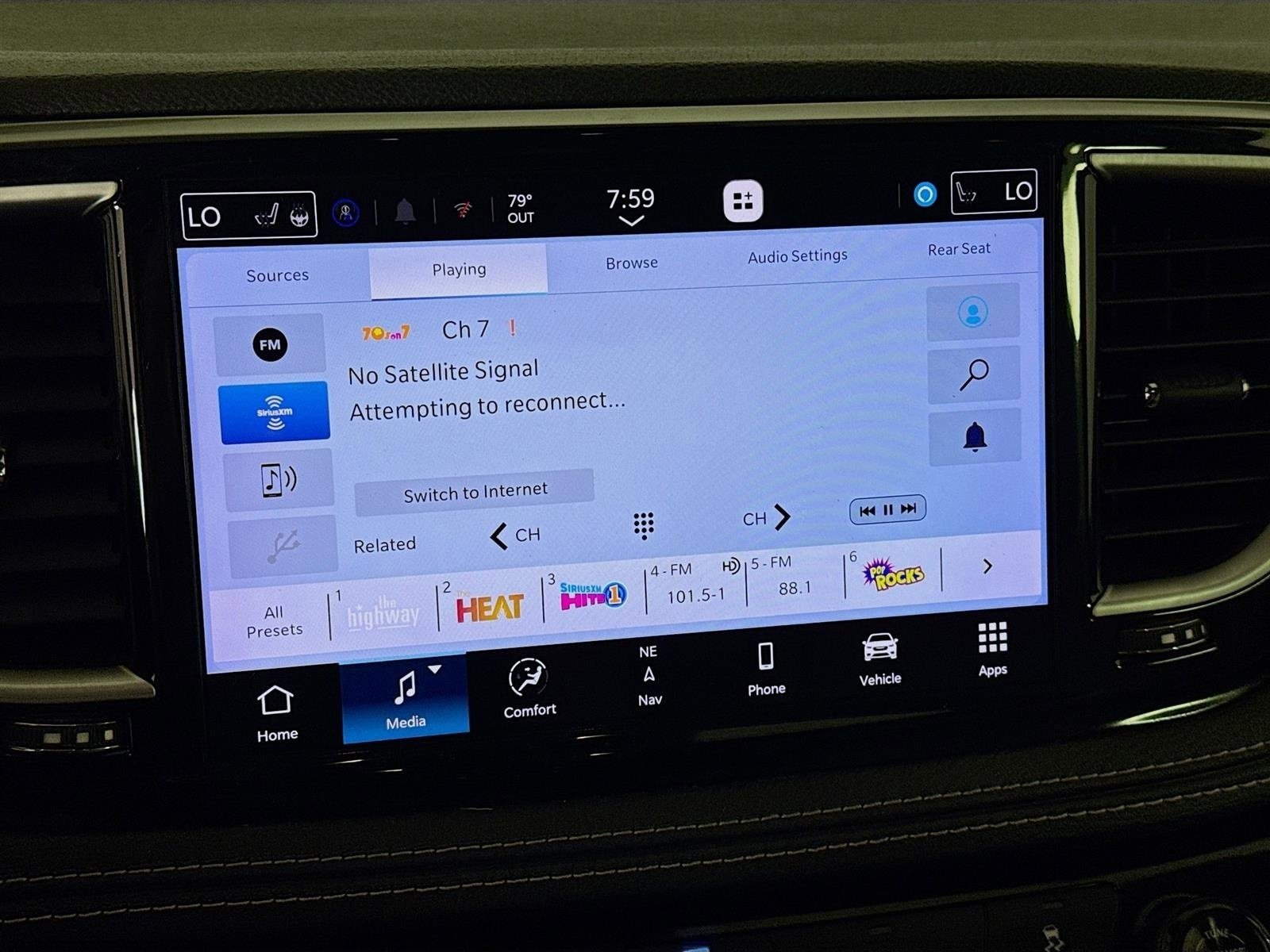 Used 2021 Chrysler Pacifica Limited w/ Uconnect Theater Family Group image 16