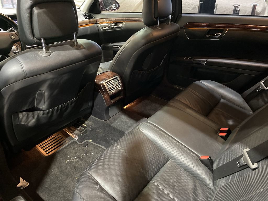 Used 2009 Mercedes-Benz S 550 4MATIC w/ Sport Pkg image 4