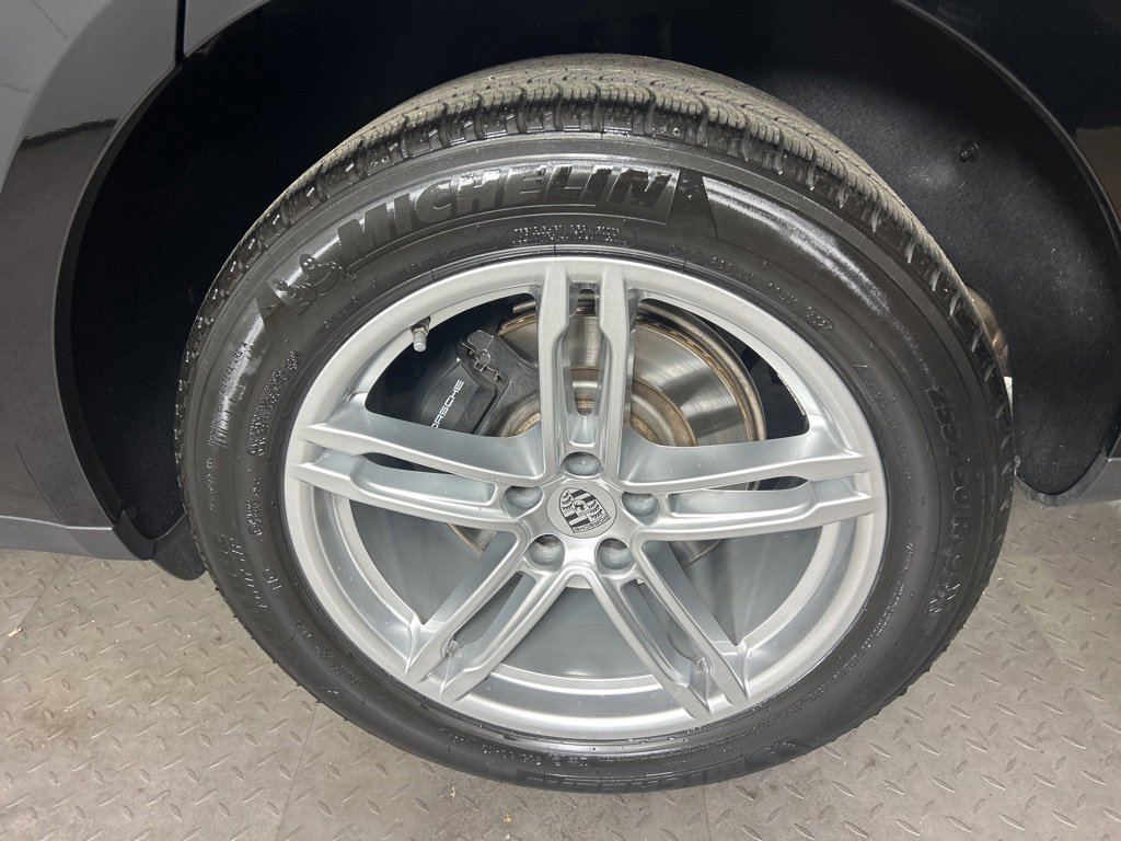 Certified 2025 Porsche Macan image 26