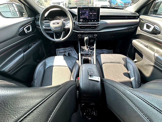 Used 2025 Jeep Compass Trailhawk AWD/4WD image 15