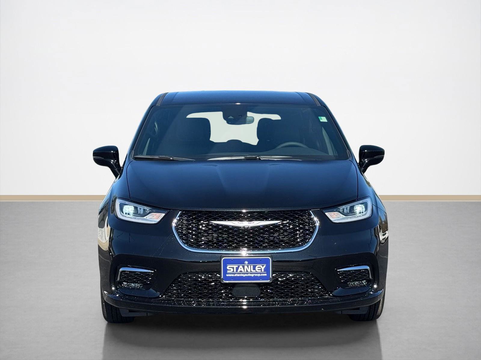 New 2026 Chrysler Pacifica Select image 2