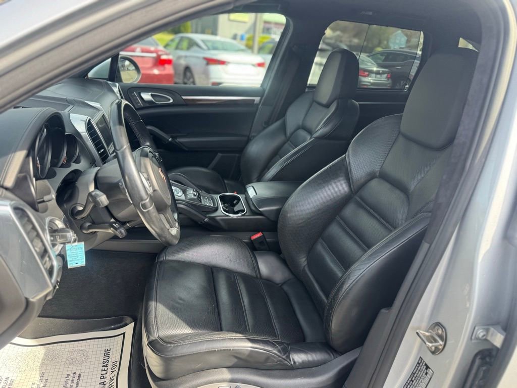 Used 2011 Porsche Cayenne Turbo AWD/4WD image 33