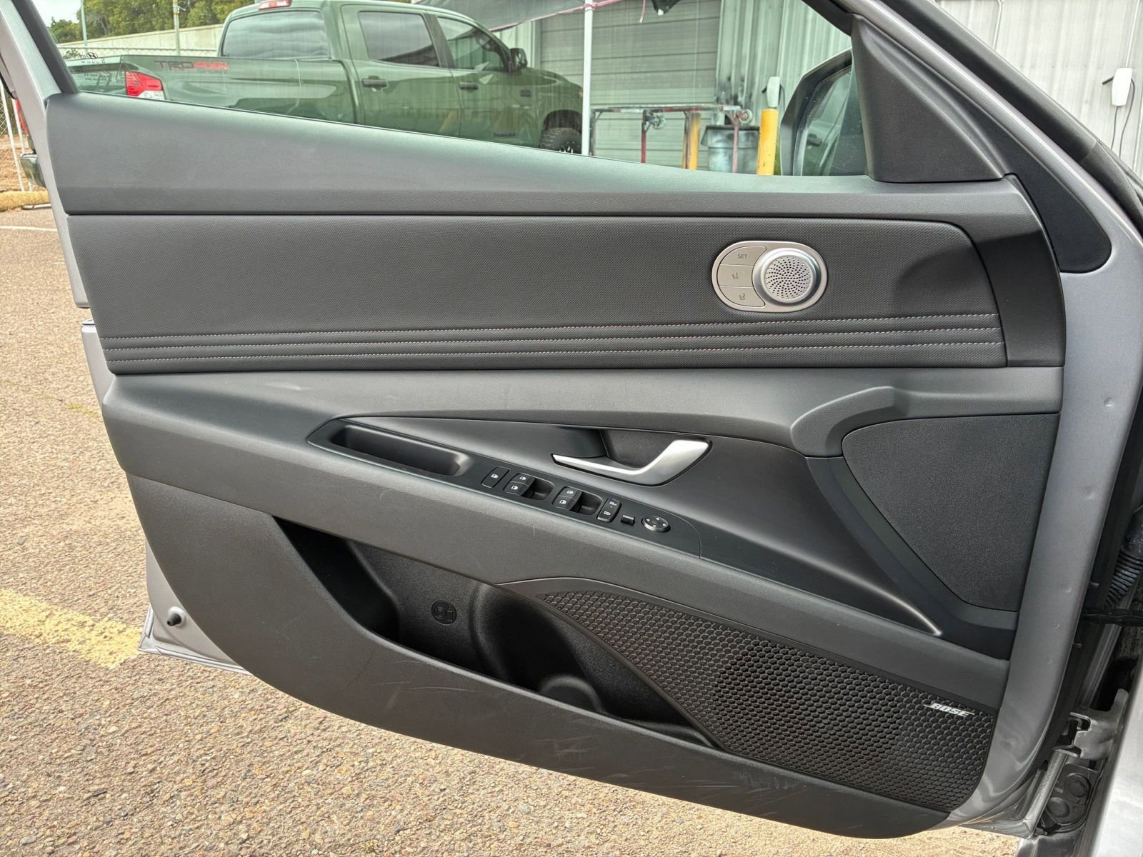 Used 2025 Hyundai Elantra Limited image 18