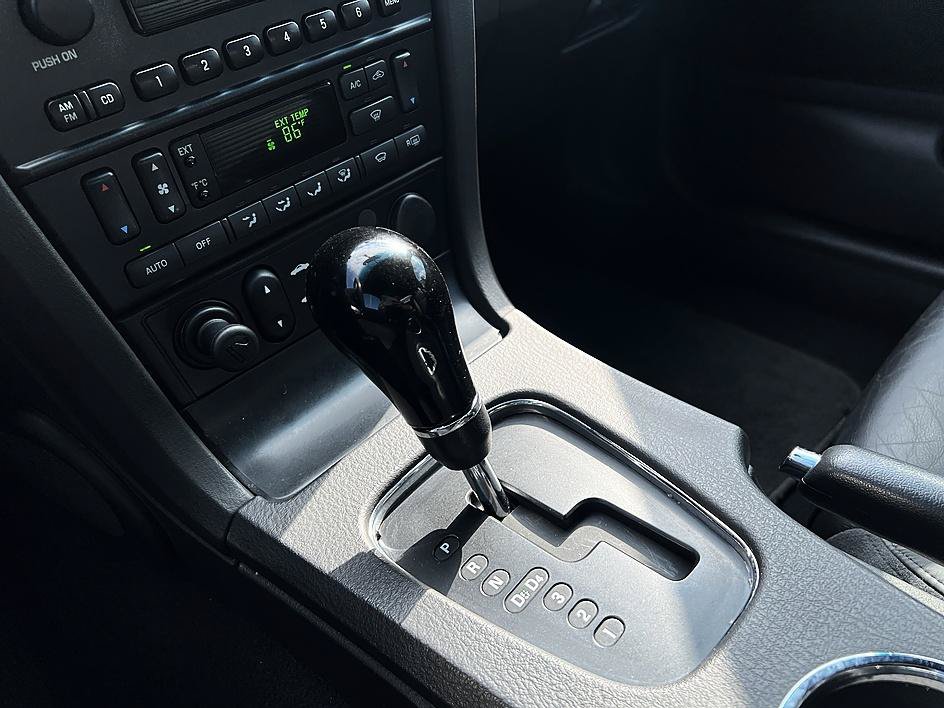 Used 2002 Ford Thunderbird RWD image 15