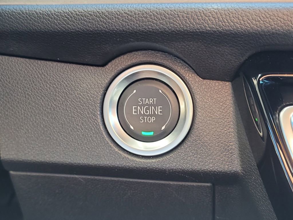 Used 2025 Chevrolet Traverse LT FWD image 26
