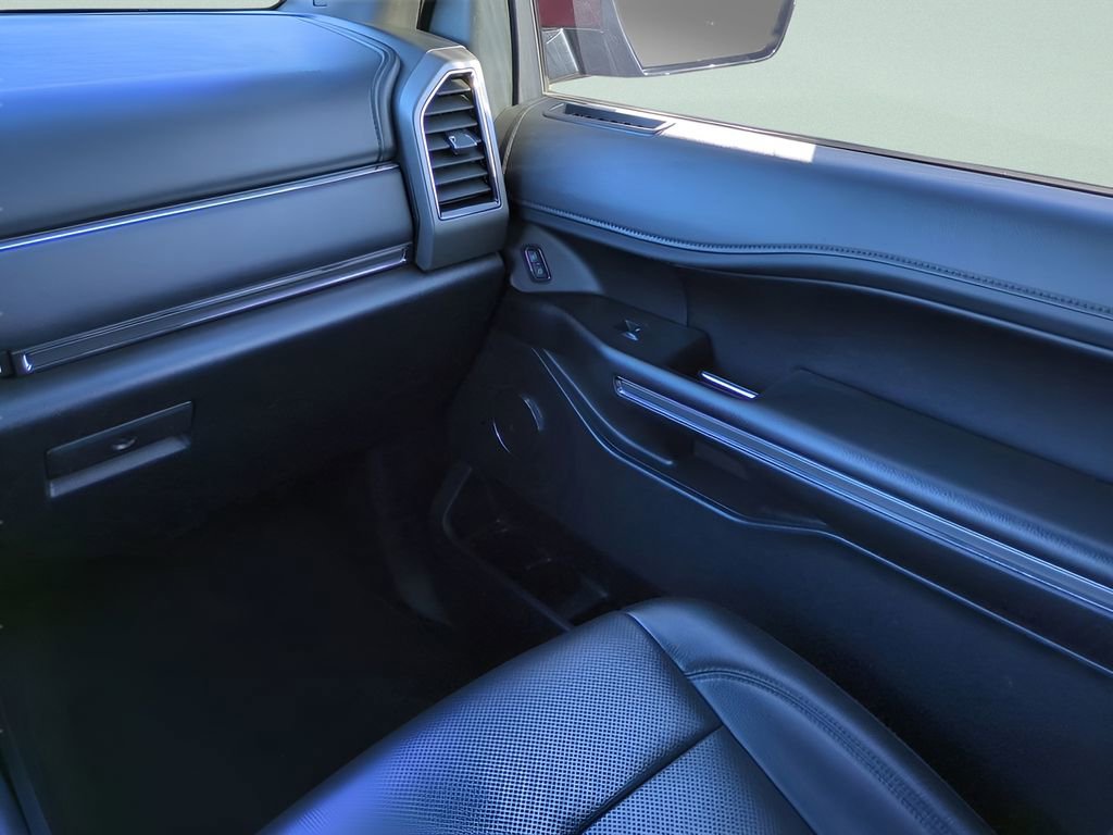 Used 2021 Ford Expedition XLT image 16