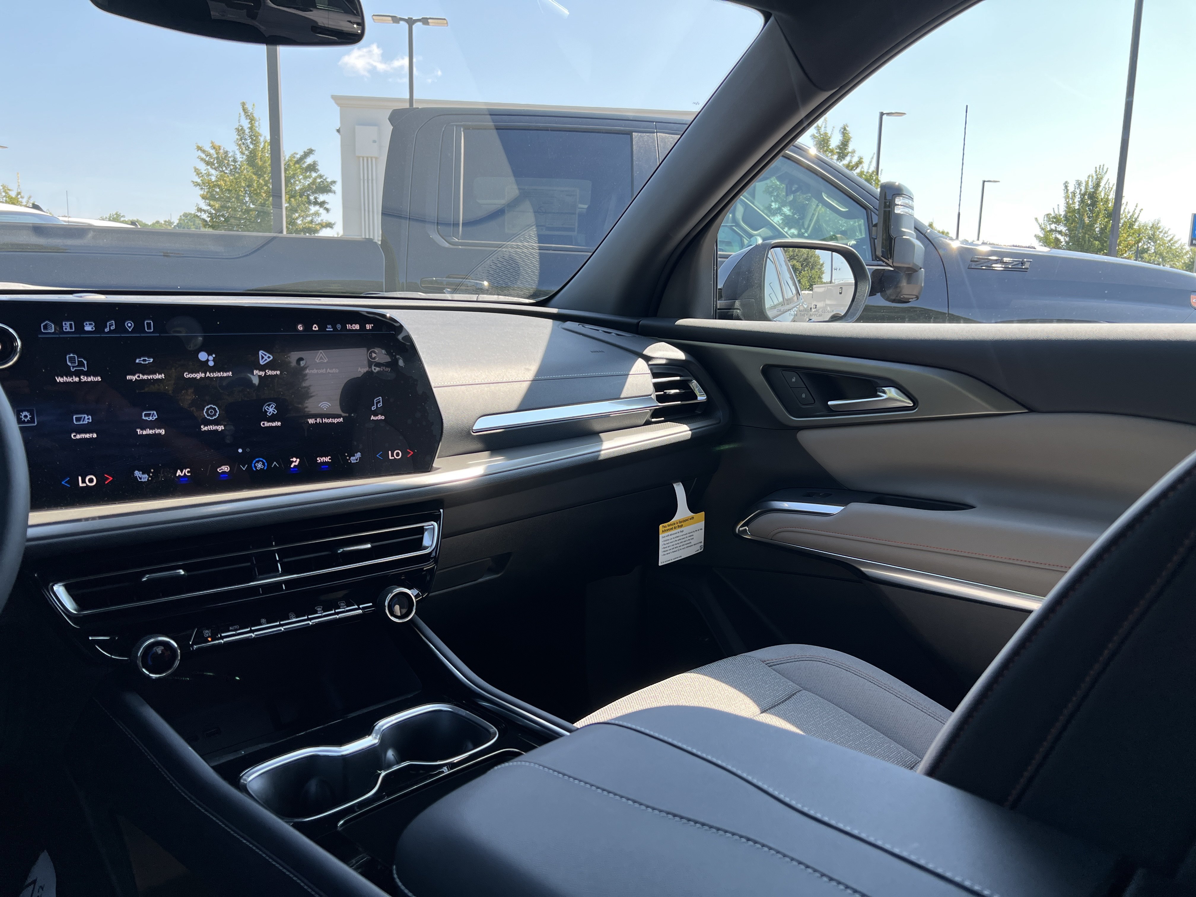 New 2026 Chevrolet Traverse LT w/ Sun and Wheel Package FWD image 24