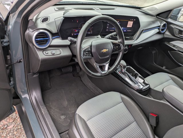 Used 2025 Chevrolet Trax LT w/ LT Convenience Package image 12