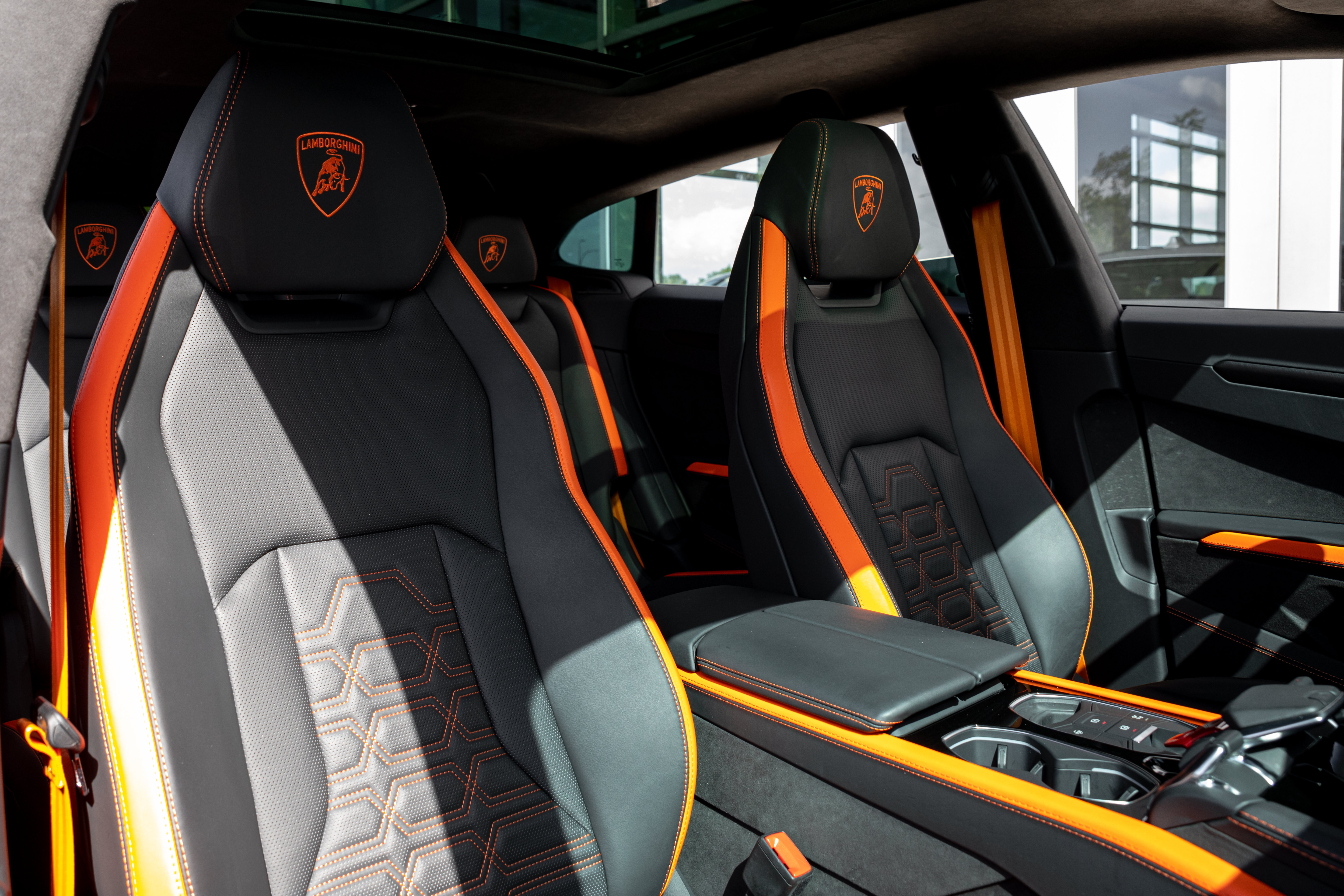 Used 2025 Lamborghini Urus Performante AWD/4WD image 28