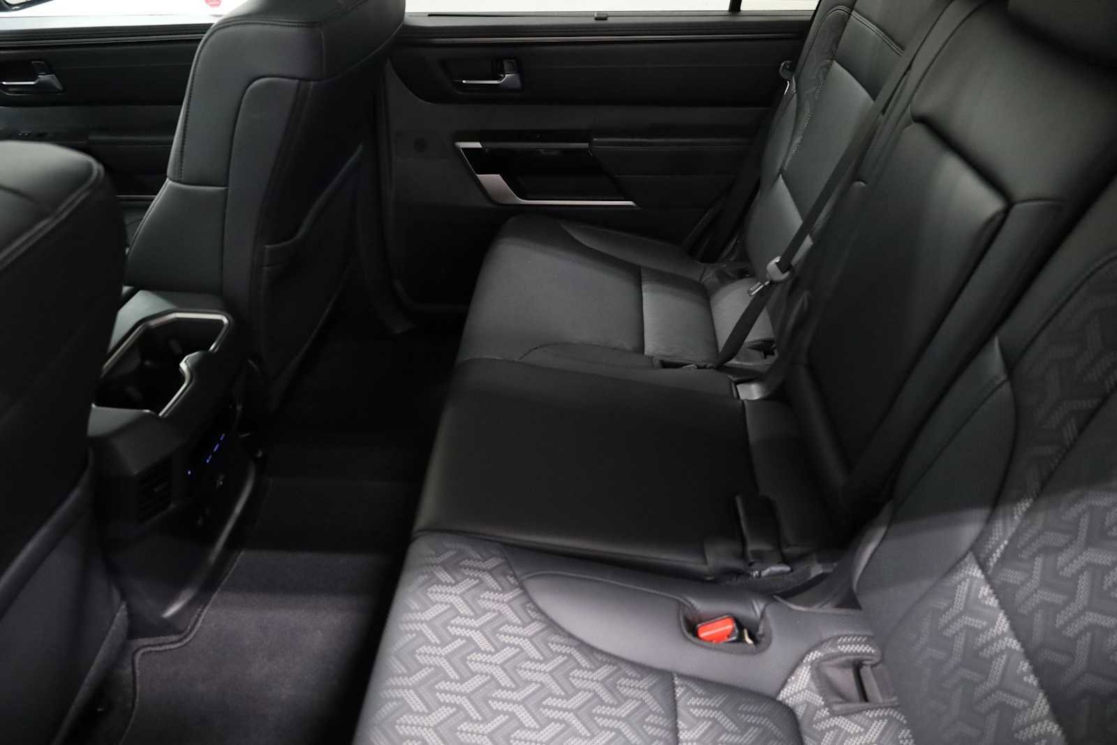 Used 2024 Toyota Sequoia Platinum image 31