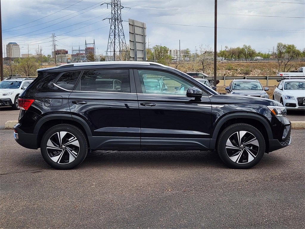 New 2024 Volkswagen Taos SE image 2
