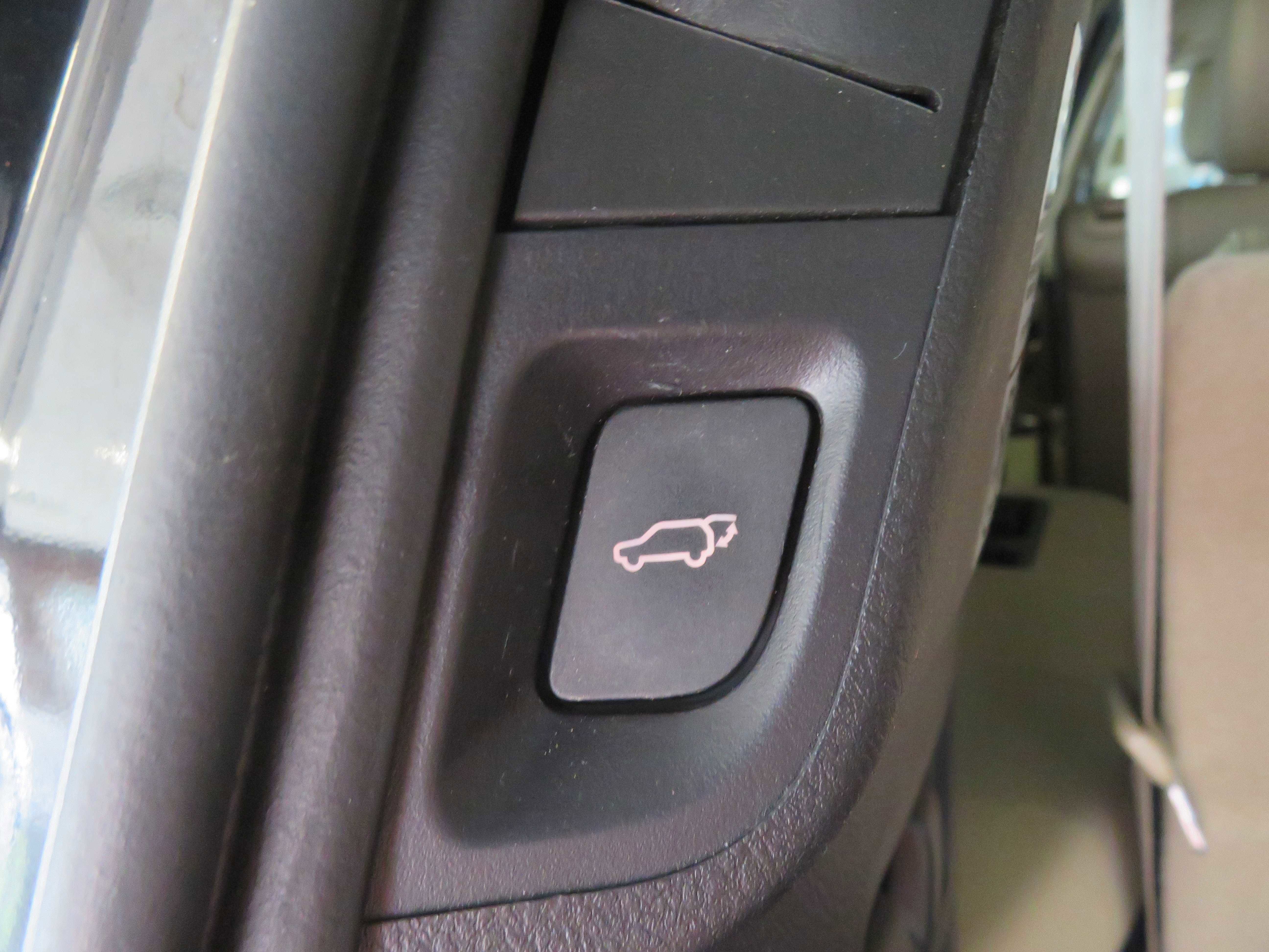 Used 2019 Toyota Sequoia Limited w/ Safety & Convenience Package RWD image 63