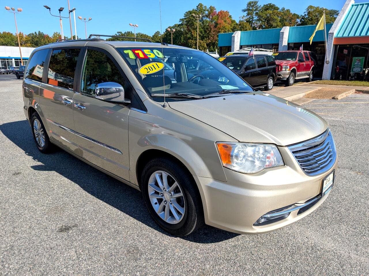 Used 2011 Chrysler Town & Country Limited w/ Trailer Tow Group image 9