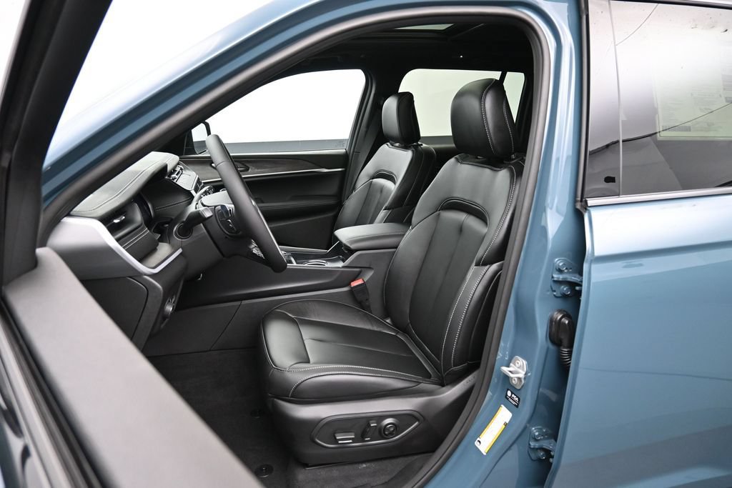 New 2027 Jeep Grand Cherokee Limited AWD/4WD image 24