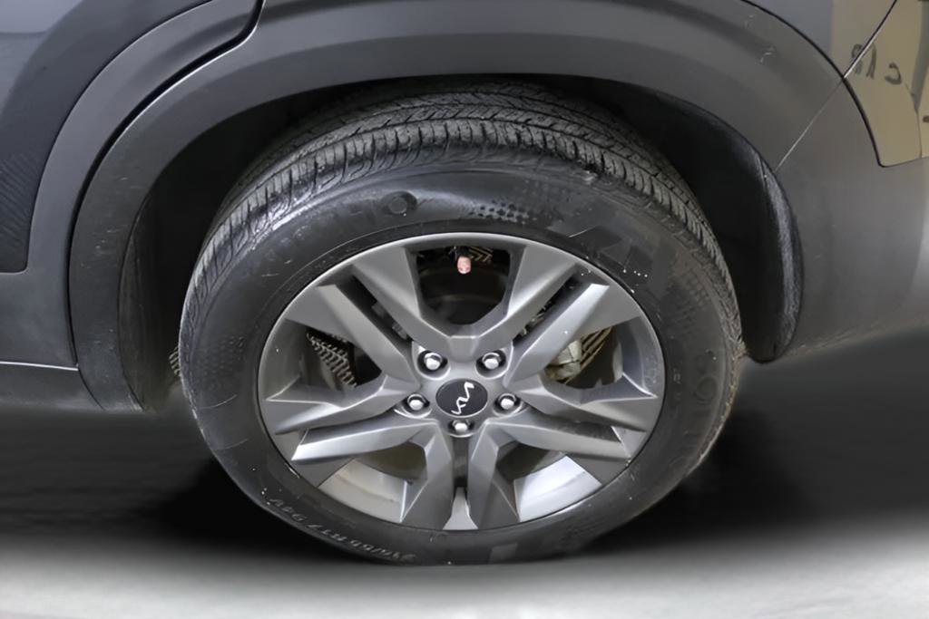 Used 2023 Kia Seltos S image 14