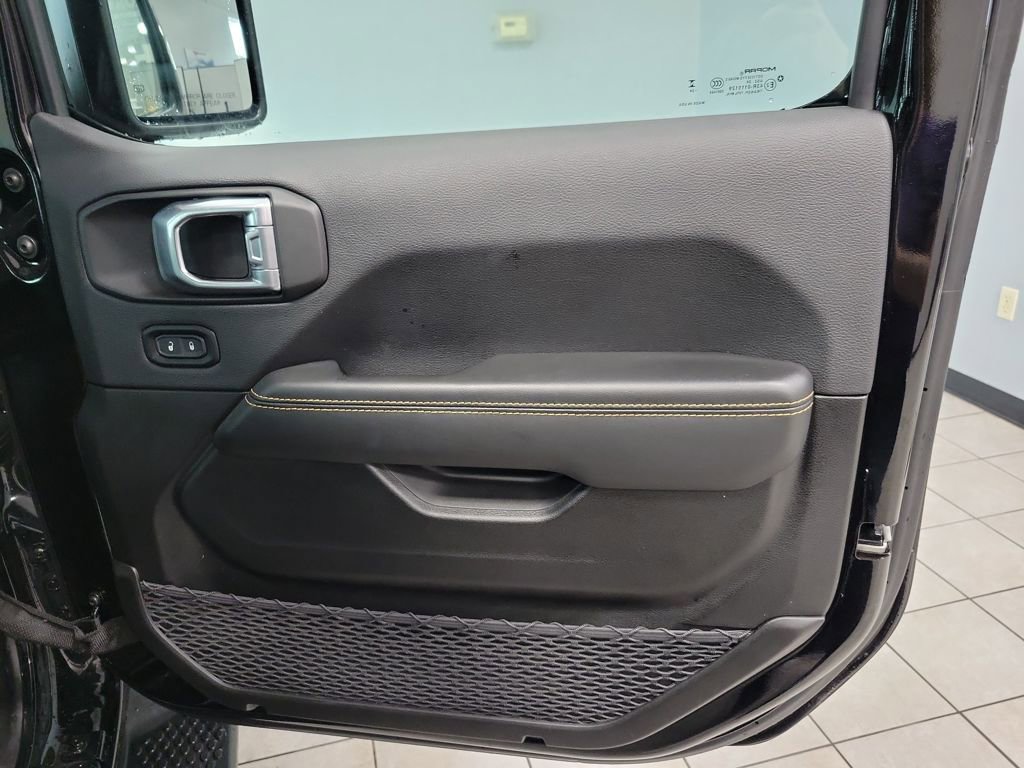 Used 2024 Jeep Wrangler Sahara AWD/4WD image 15