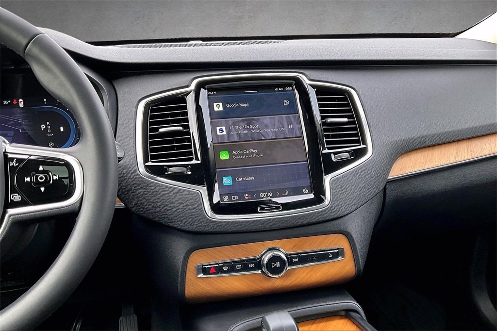 Used 2023 Volvo XC90 B6 Plus image 9