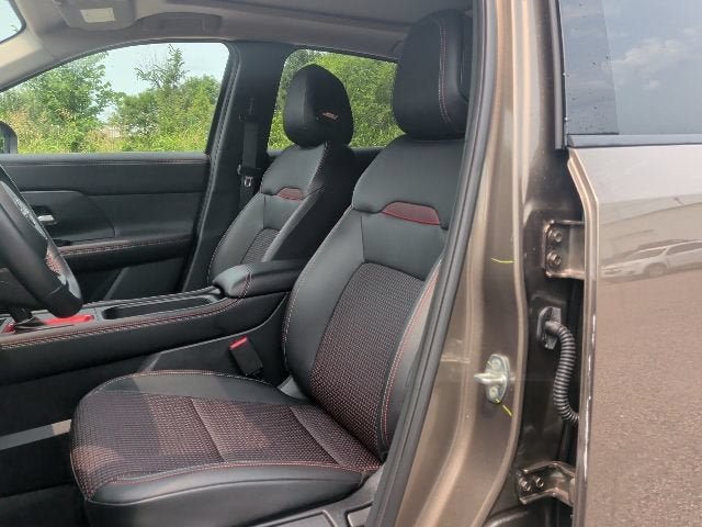 Used 2025 Nissan Kicks SR w/ SR Premium Package FWD image 14