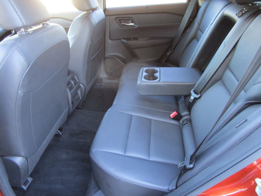 Used 2023 Nissan Rogue SL w/ SL Premium Package image 18