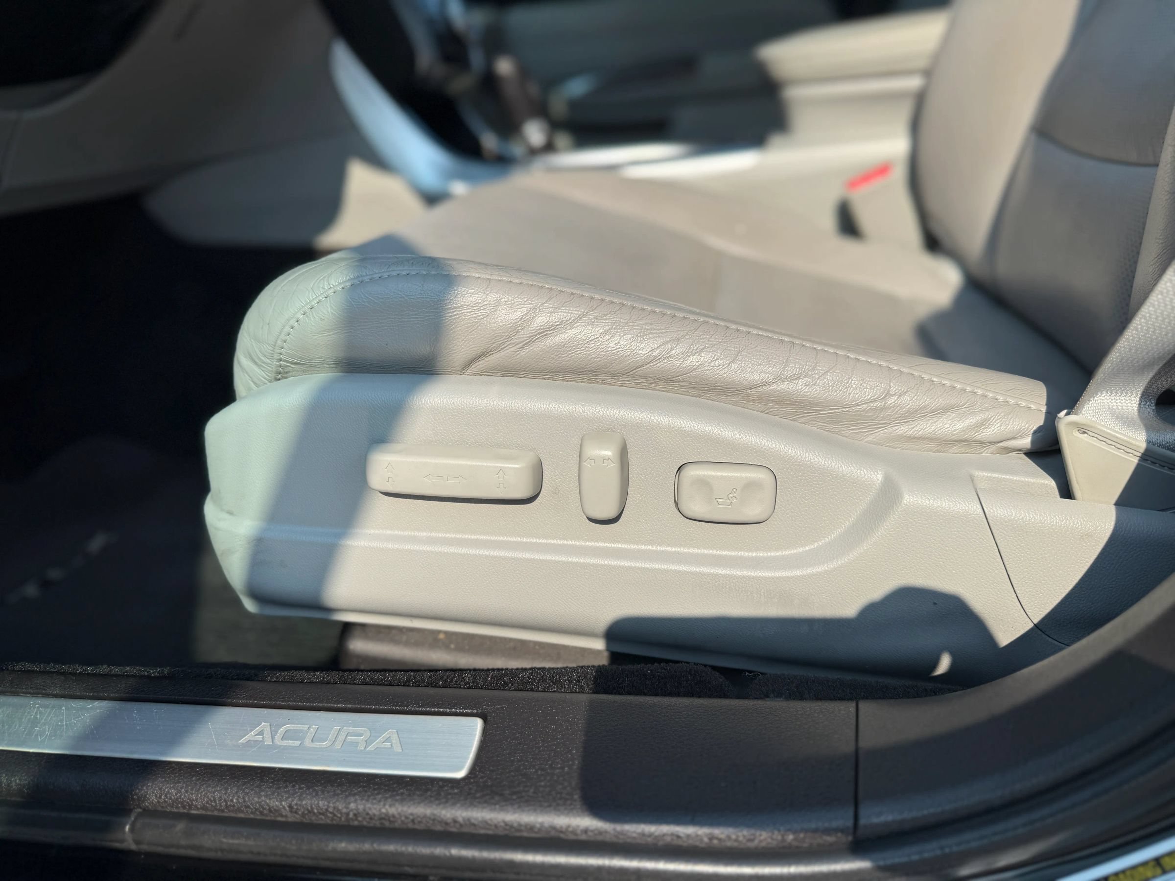 Used 2016 Acura TLX w/ Technology Package FWD image 18