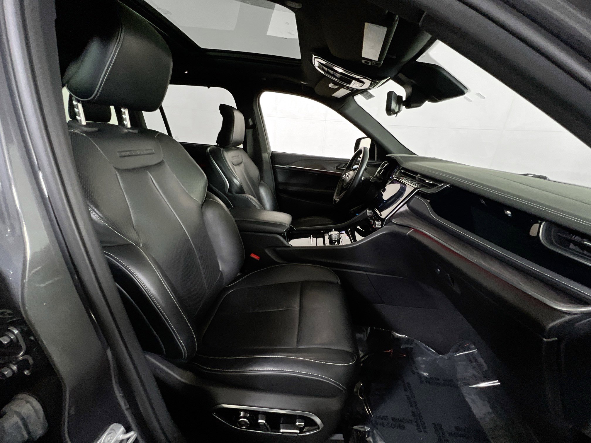 Used 2022 Jeep Grand Cherokee Overland w/ Adv Protech Group III image 30