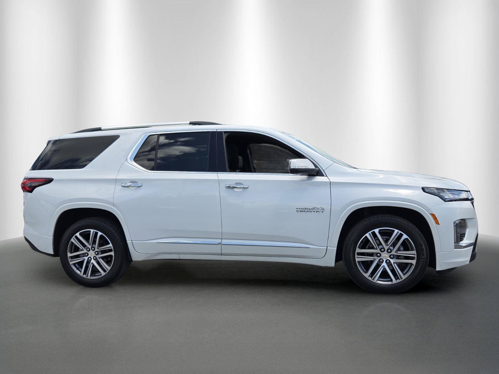 Used 2023 Chevrolet Traverse High Country w/ LPO, Floor Liner Package FWD image 8
