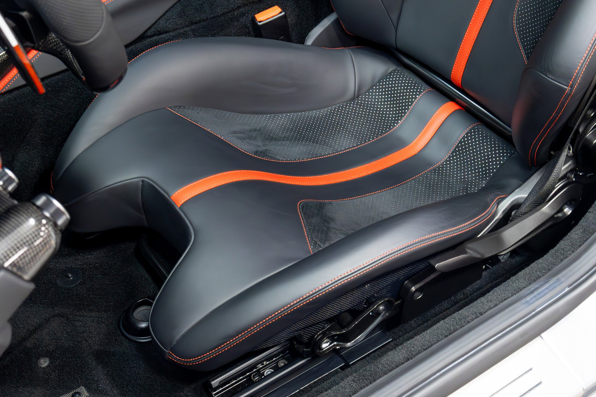 Used 2018 Ferrari 812 Superfast RWD image 8
