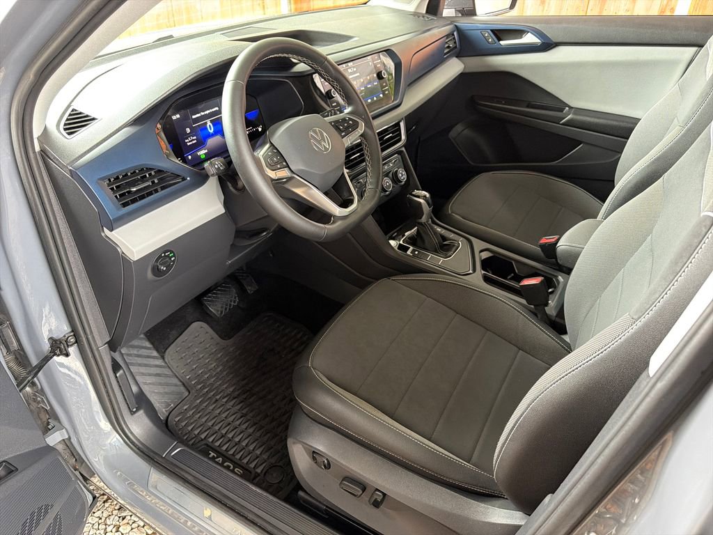 Used 2023 Volkswagen Taos SE image 2