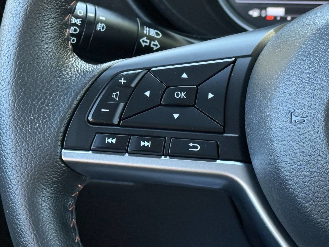 Used 2021 Nissan Versa SR image 16