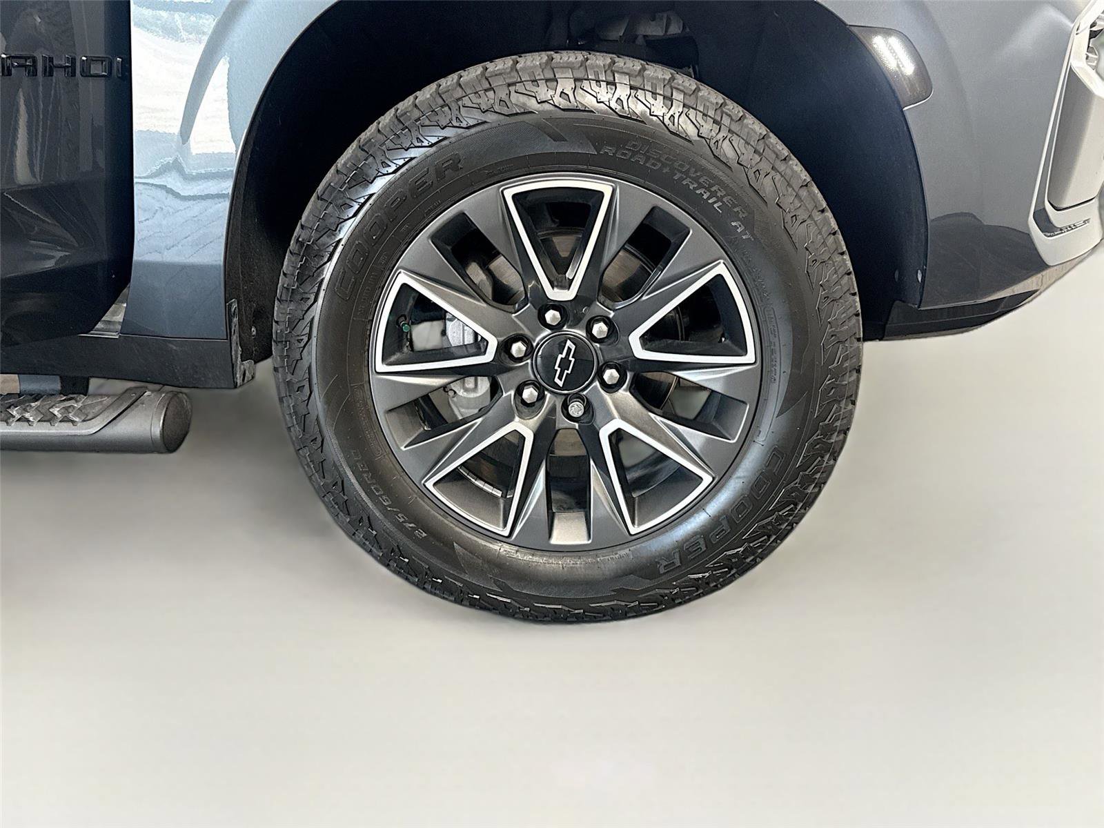 Used 2021 Chevrolet Tahoe Z71 w/ Luxury Package AWD/4WD image 38