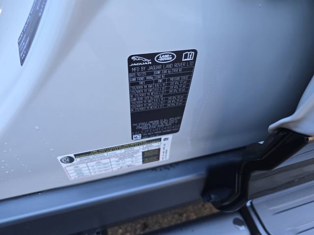 New 2026 Land Rover Defender 130 X-Dynamic SE image 22