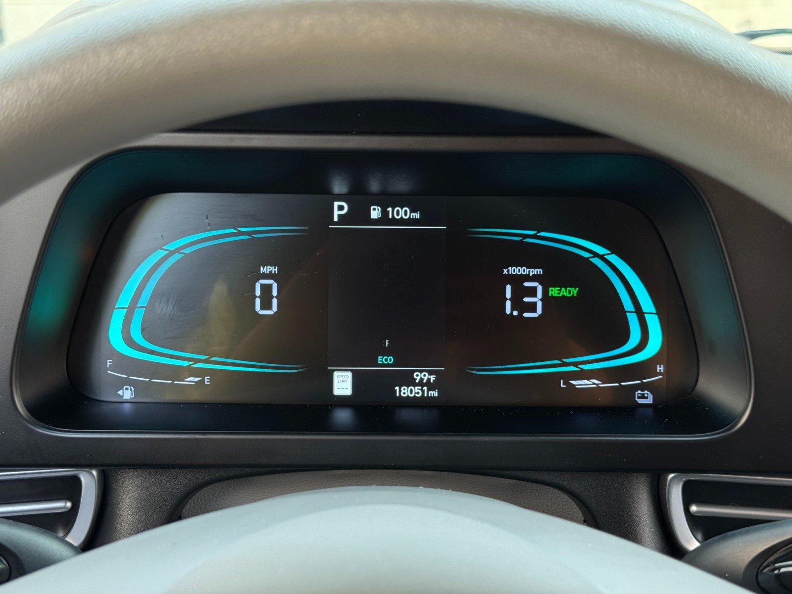 Used 2025 Hyundai Elantra Hybrid FWD image 17