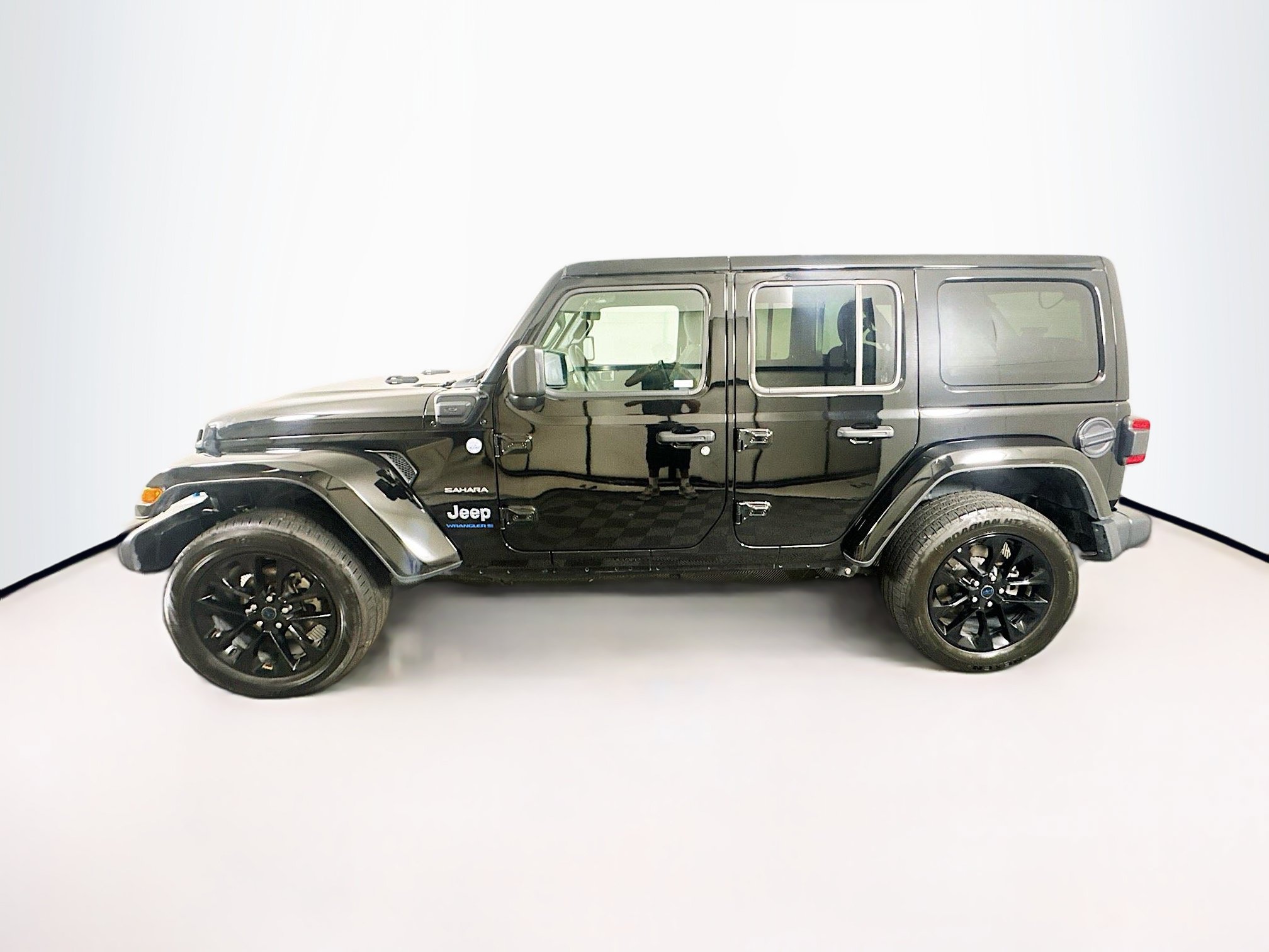 Used 2024 Jeep Wrangler Unlimited Sahara AWD/4WD image 4